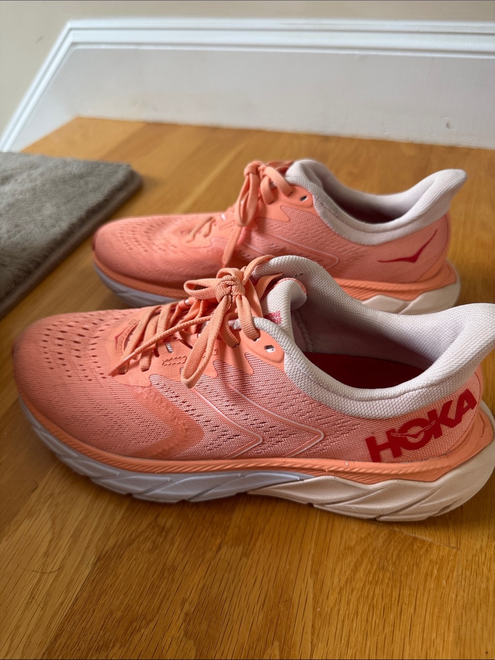Hoka Women's Coral/Pink Running Shoes - Arahi 5